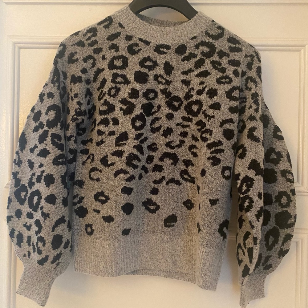 Vestique Leopard Grey Sweater